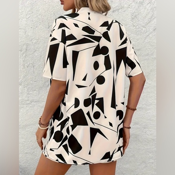 Abstract Print 2 Piece Set Medium Black White Lounge Shorts Outfit NWOT - Picture 2 of 5